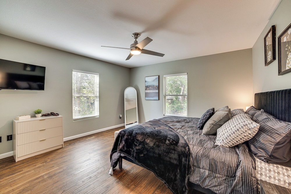 Walk to East Texas A&m! Home w/ Pet-friendly Yard