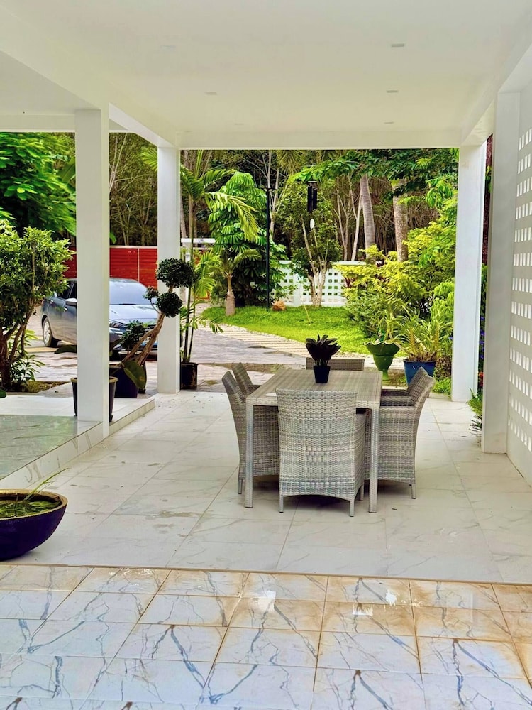 Beautiful Villa Between Jungle, sea and Mountain