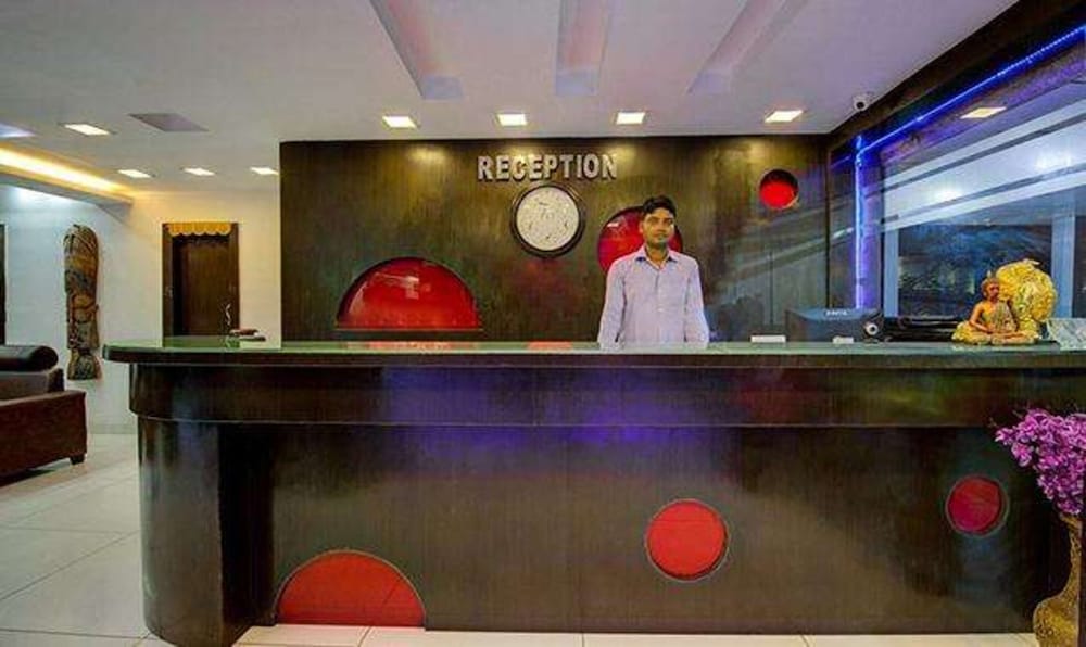 Lobby & Reception