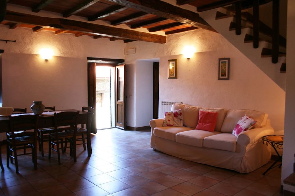 Cortona Vacations - Stunning private villa with private pool, WIFI, TV, pets allowed and parking, close to Cortona - Property Image 12