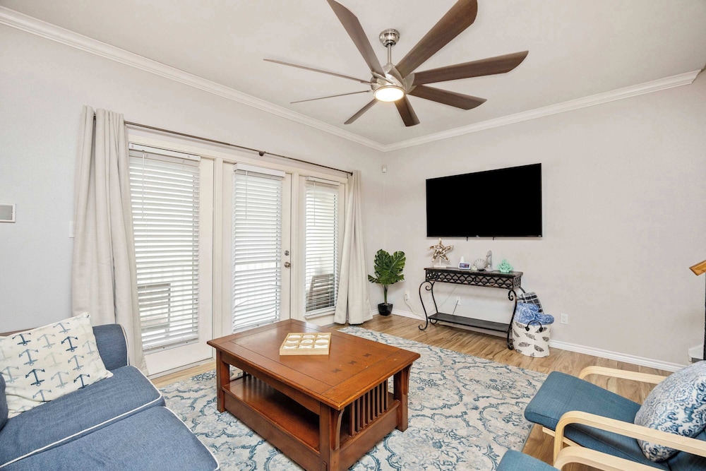 Coastal Townhouse TX Retreat!