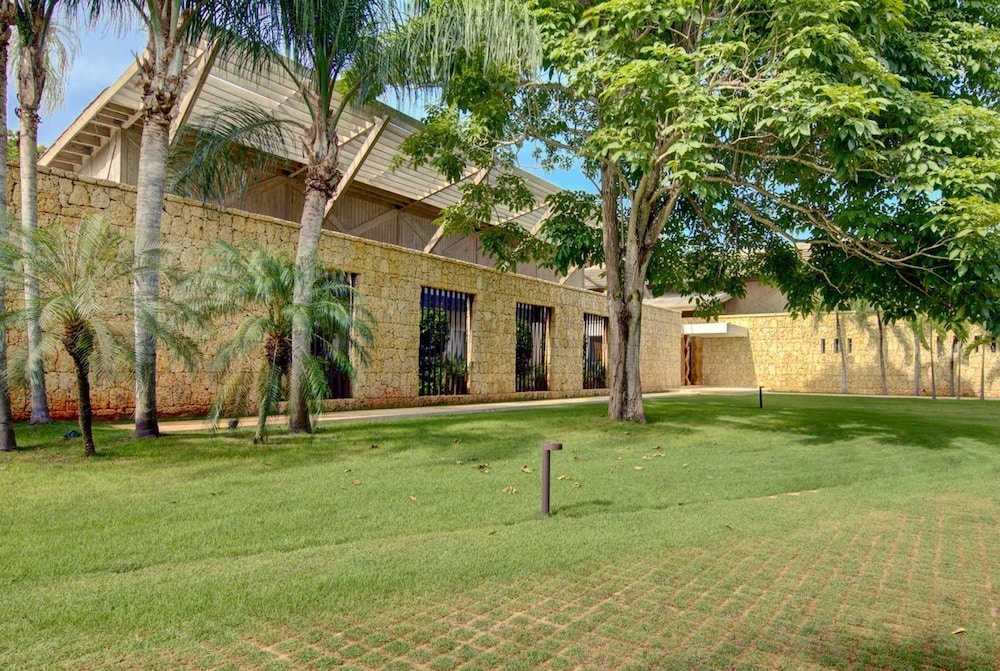 Architect s Estate w Pool Private Chef Butler