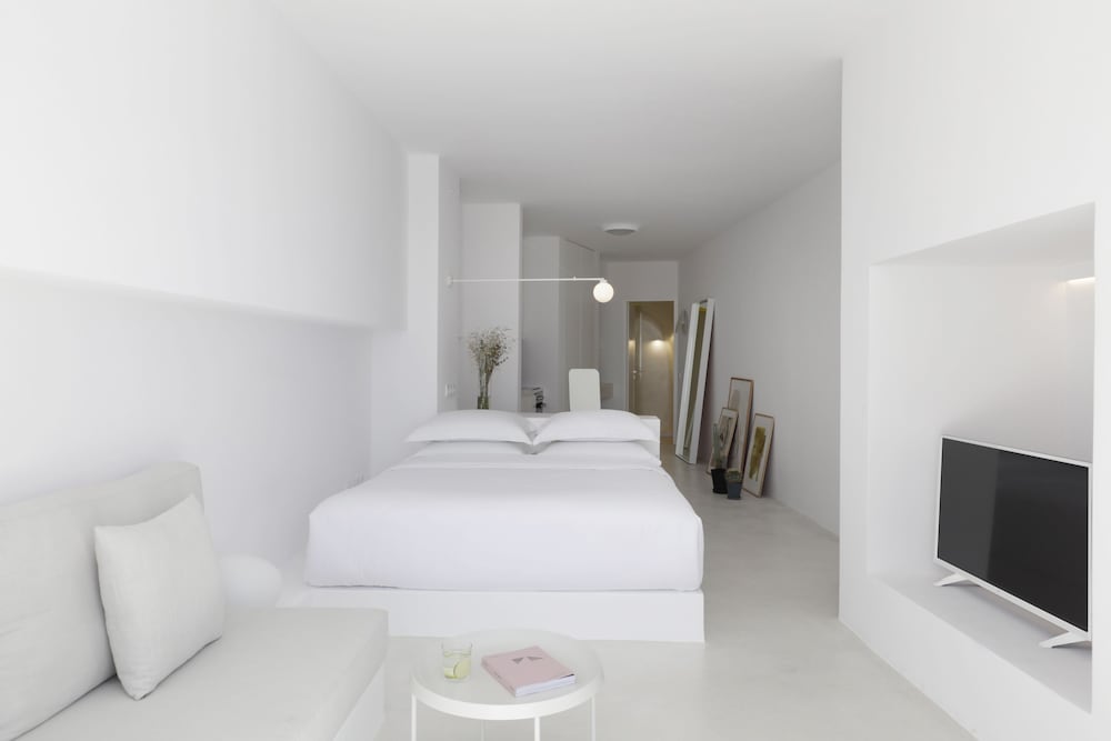 Aesthesis Boutique Villas Fira view 3