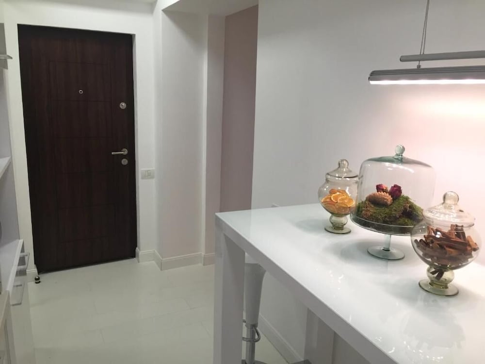 Metropole Apartments Romana Square