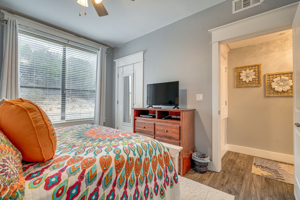 Jonestown Condo on Lake Travis w/ 2 Balconies! - Property Image 30