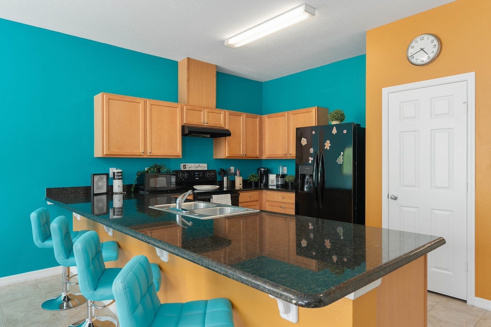 Super Fun-colors Gameroom Lakeviews Sleeps 13