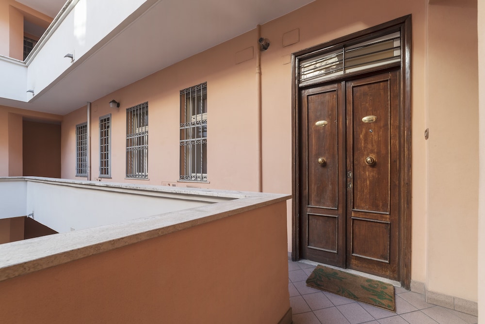 San Lorenzo Roomy Apartment