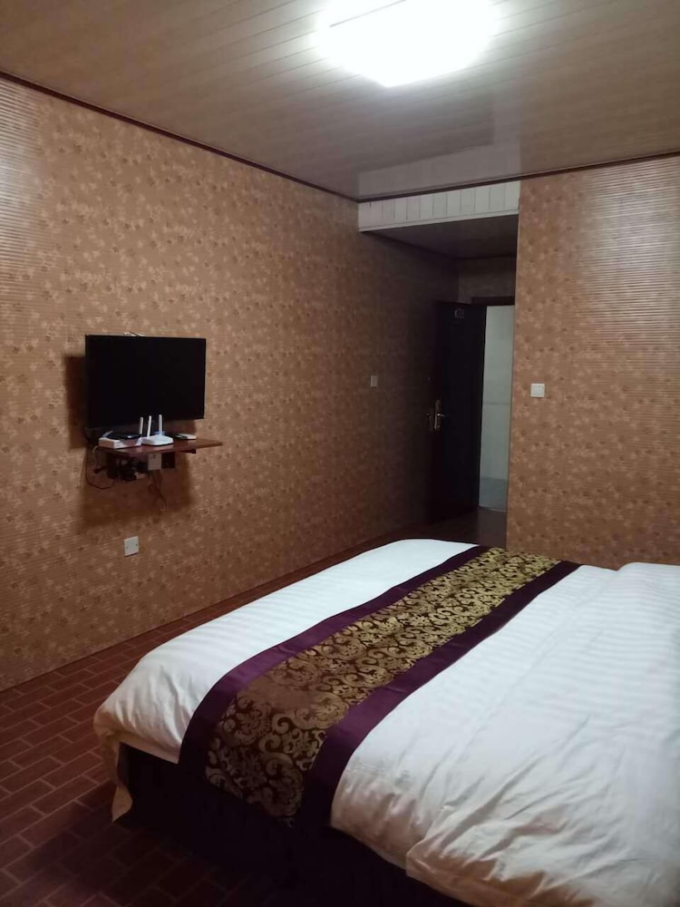Huayun Business Hotel
