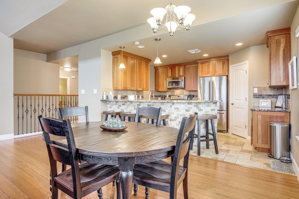 6 Mi to Water: Spacious Canyon Lake Home