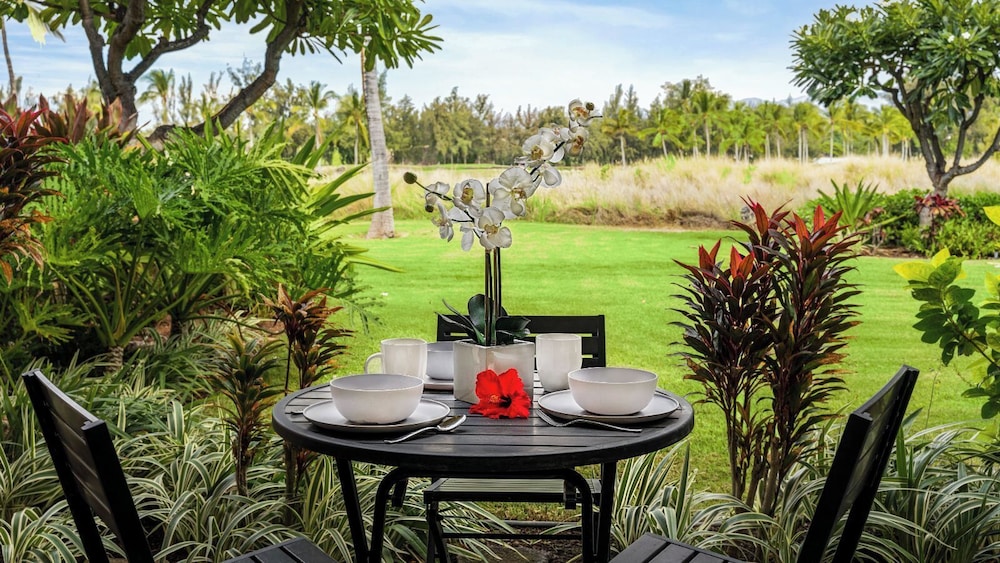 Spacious Ground Floor End Unit - Walk to Beach & Shopping - Vrkcv
