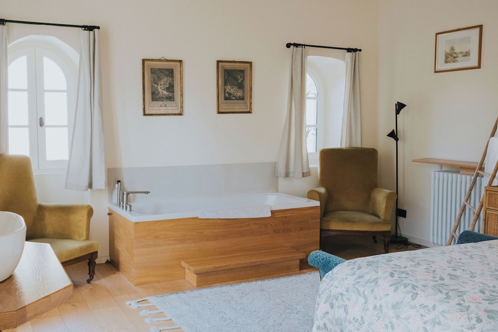 Lyon Country House - Tour de Garde