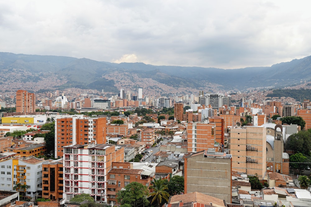 Cold AC K Fast WiFi Medellin Paradise