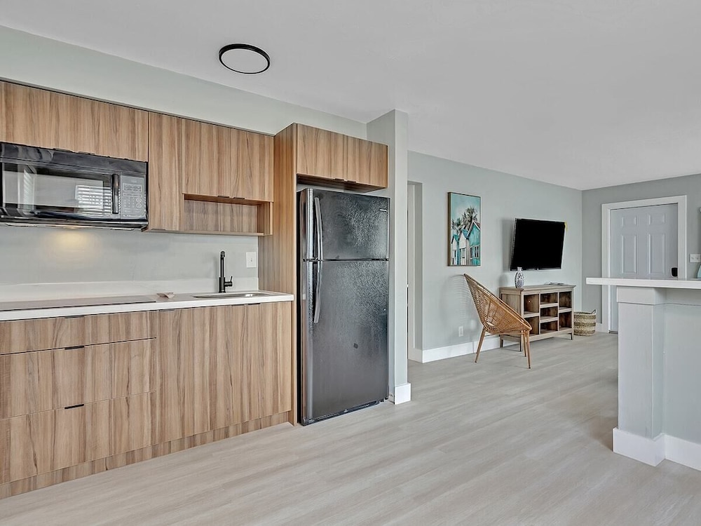 Cozy 1BR Seaside, Steps to Hollywood Beach & More