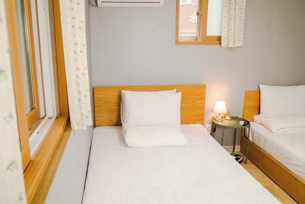 Starria Hostel foreign guest only 96