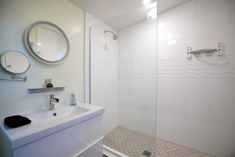 3 Private Rooms At The Wesley Hotel Perfect for Group Stays