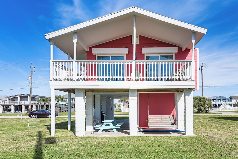 Walk to Beach: Galveston Home w/ Patio & Balcony!