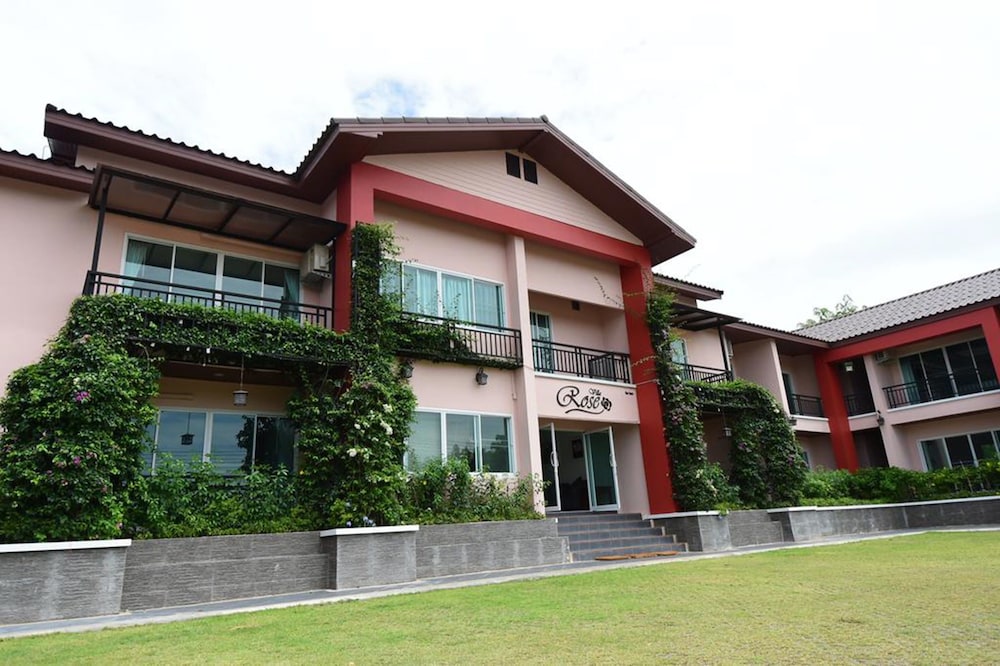 Hotel Rose Villa Resort - Image 1