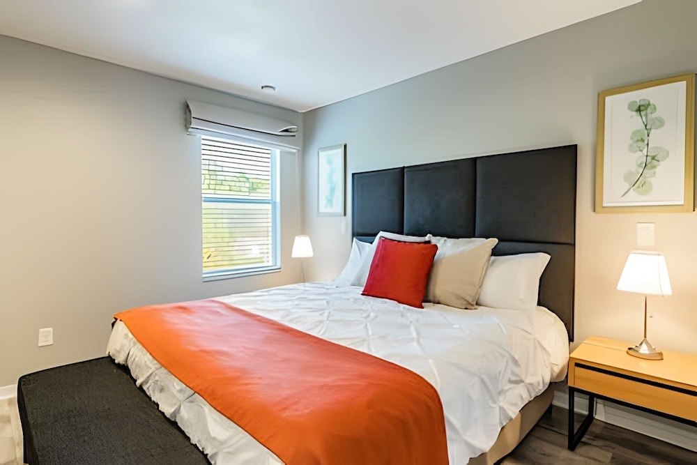 3bd/2.5ba Private Jacuzzi King Bed