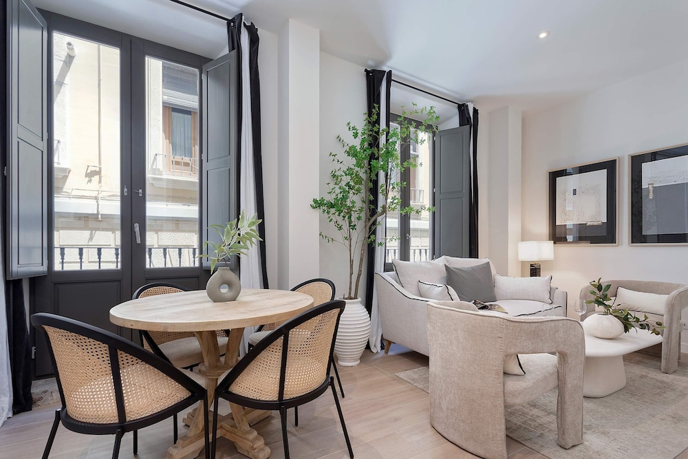 Exclusive 2-bedroom Near the Cathedral. San Matías I