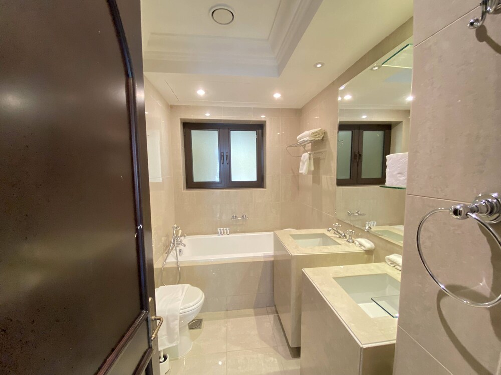 Lux BnB I Souk Al Bahar I Burj Khalifa Views