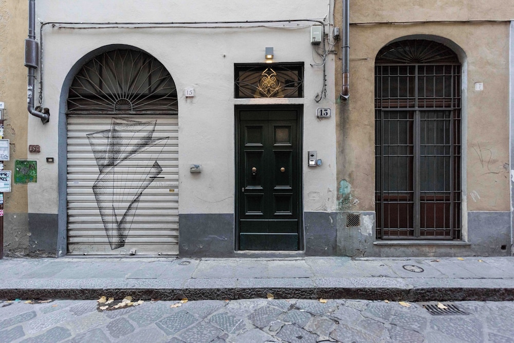 Pepi Nest by MMega en Florence