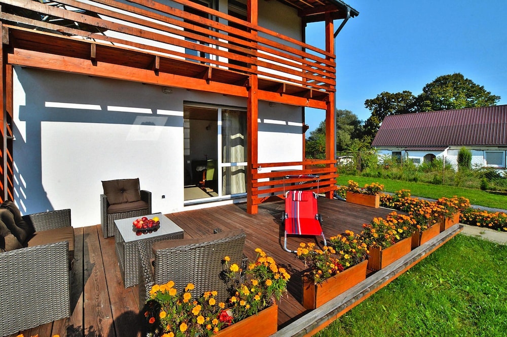 Holiday House With Garden in Dabrowica