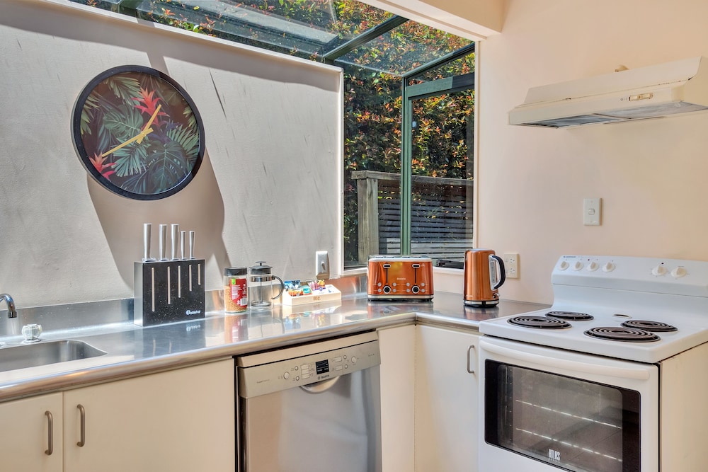 Ponsonby Holiday Home Near The City