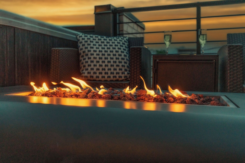 Luxe-tennessee Row-heart of Gulch-mins to Broadway