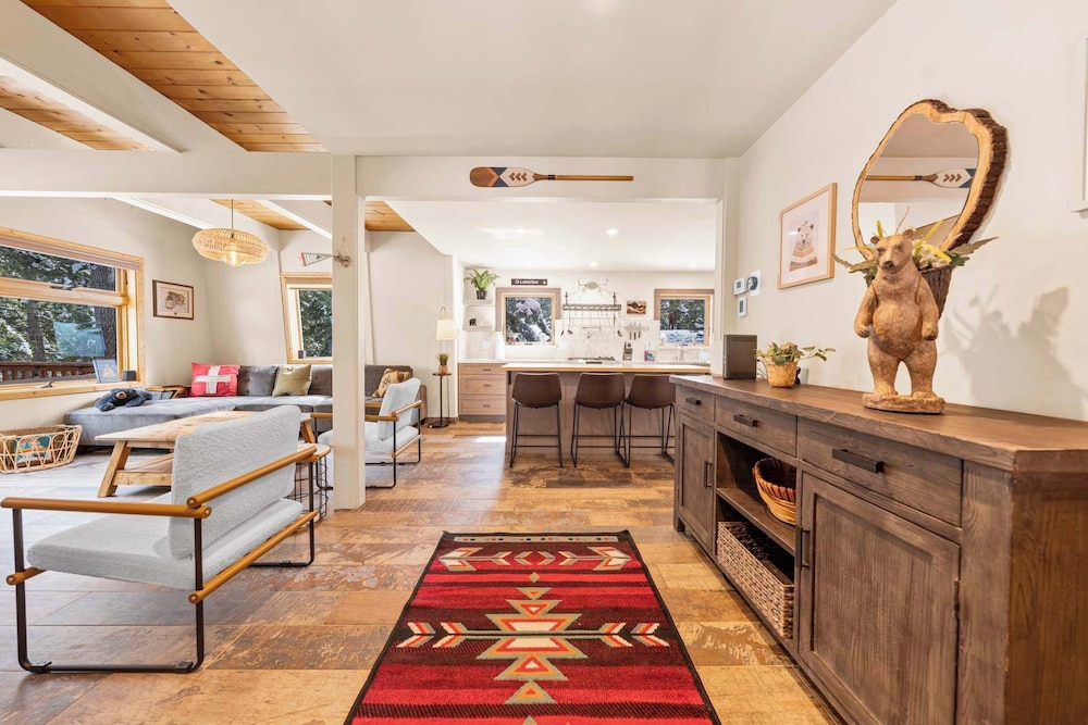 Tahoe City Retreat For 8!