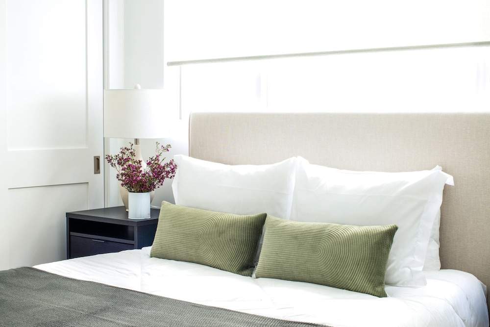 O'neill I by Avantstay Coastal Paradise Steps From Beach Modern Decor