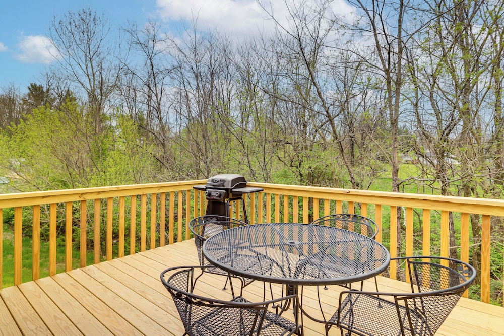8 Mi to Ark Encounter: Family Home w/ Deck & Grill