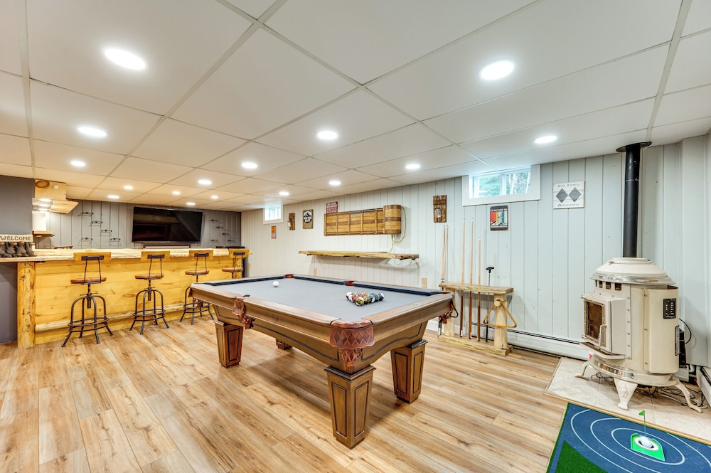 8 Mi to Kingdom Trails: Spacious Home w/ Game Room
