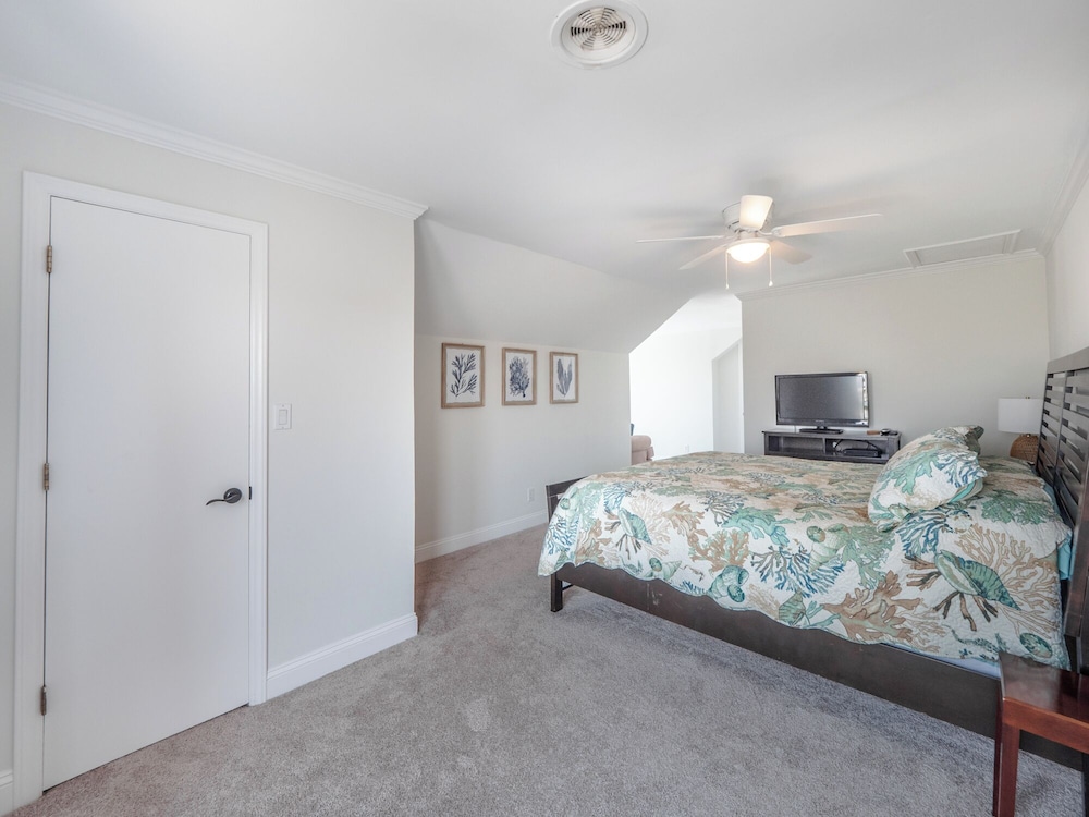 Surfside Cottage by Topsail Realty