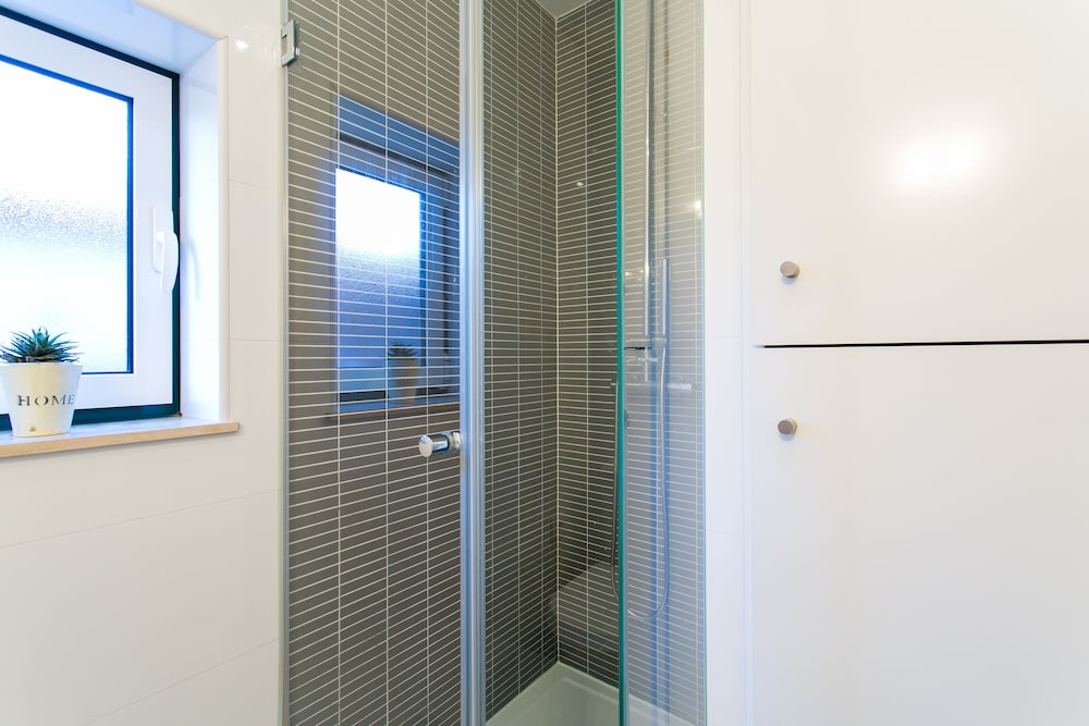 JOIVY Cosy 1-bed flat w/balcony in Alfama, moments from the Port