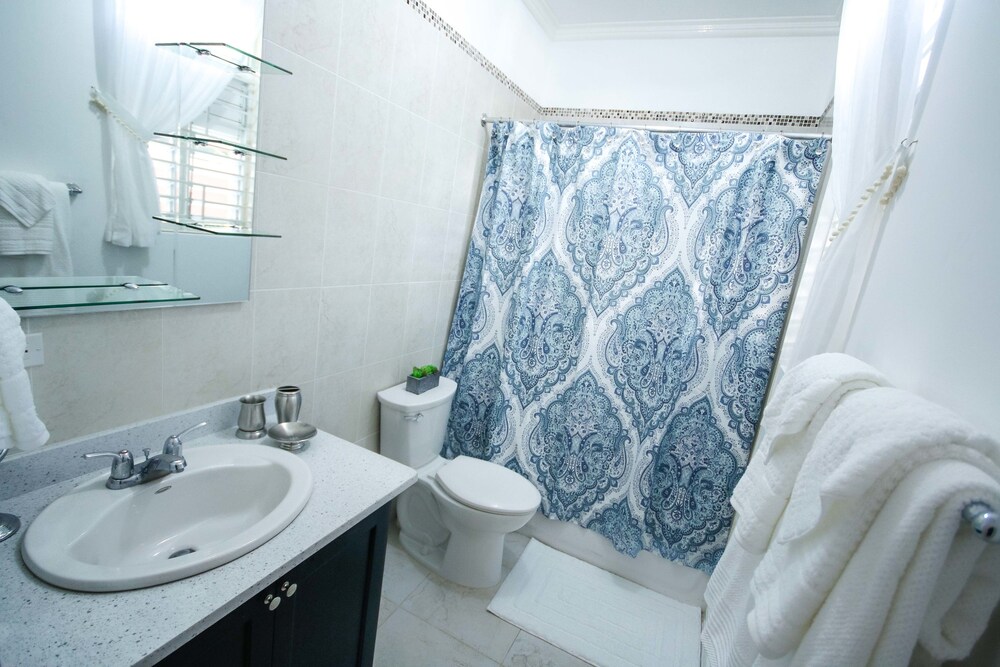 Cattleya's New Kingston Guest Apartment