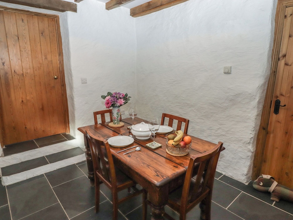 Panteurig Cottage