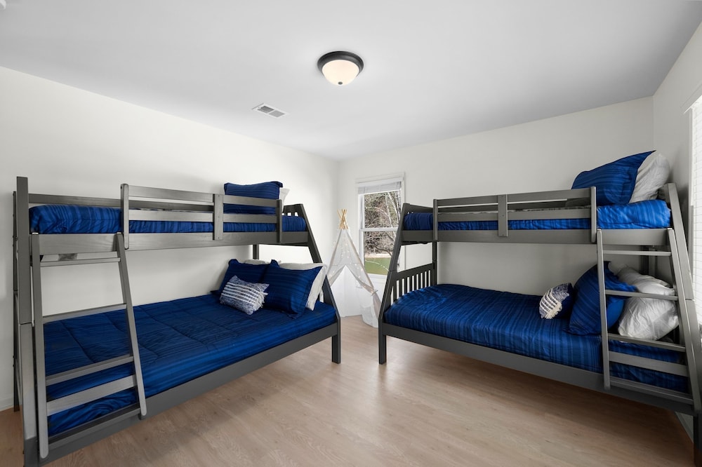 Knotty Pines by Avantstay Lake Views Renovated