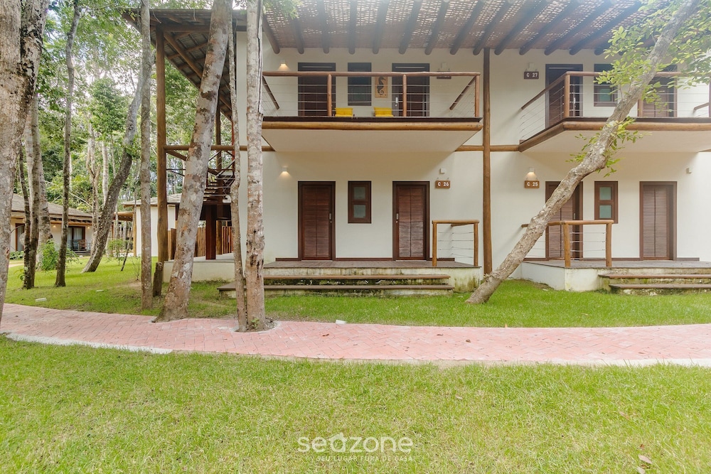 Houses in the Ecovillage D'ajuda Condominium - EVL