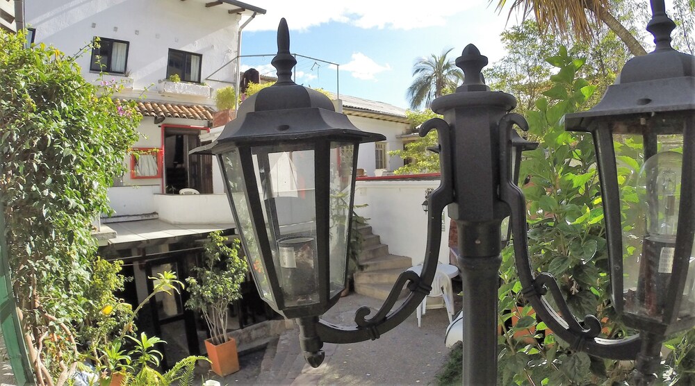 L'AUBERGE INN - Hostel