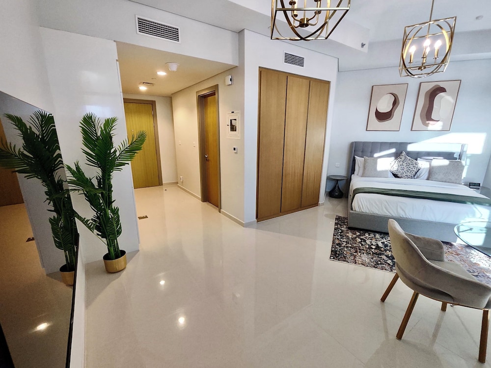Lux BnB Aykon Tower Skyline Views