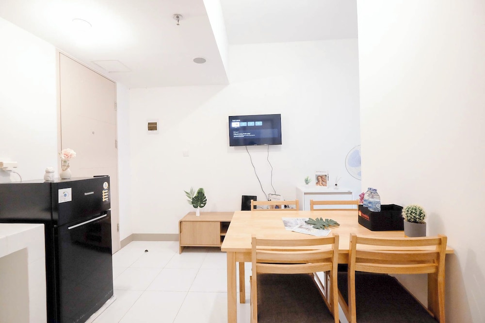 Basic 2Br Apartment Near Tokyo Hub At Tokyo Riverside Pik 2
