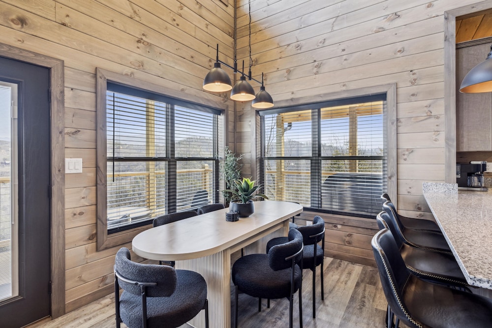 Jerne To The Top 4 Bedroom Cabin