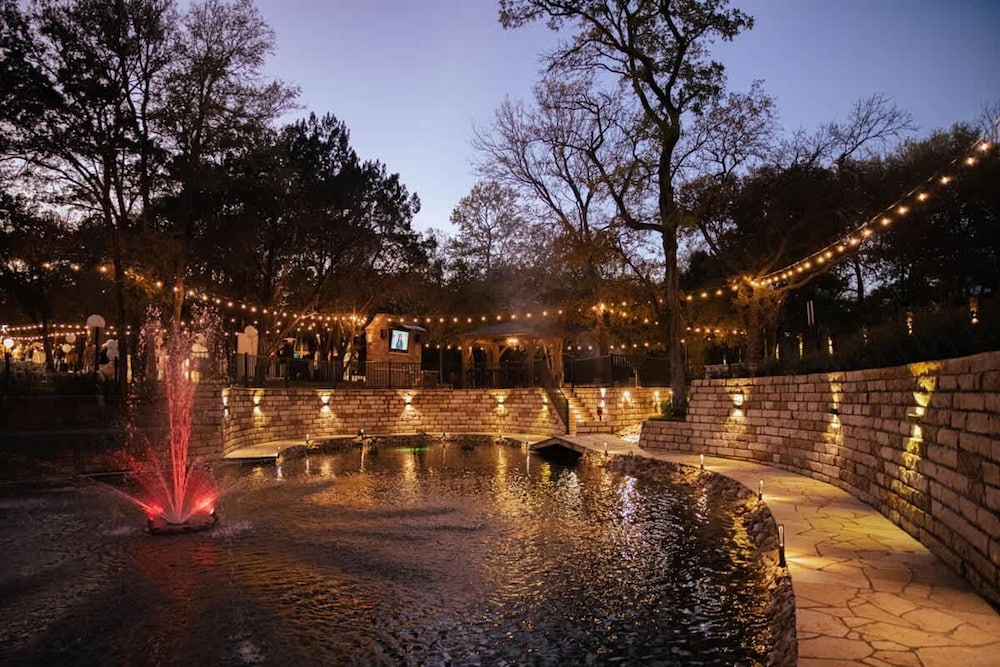 Lux Lounge 7744 Ranch Resort Austin - Cota