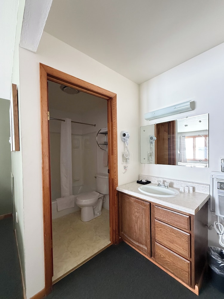 The Trail Inn - Newberry, MI - 13467 M-28