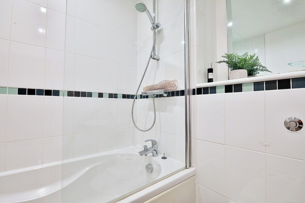Just Stay Wales Beautiful 1 Bed Flat - Marina View