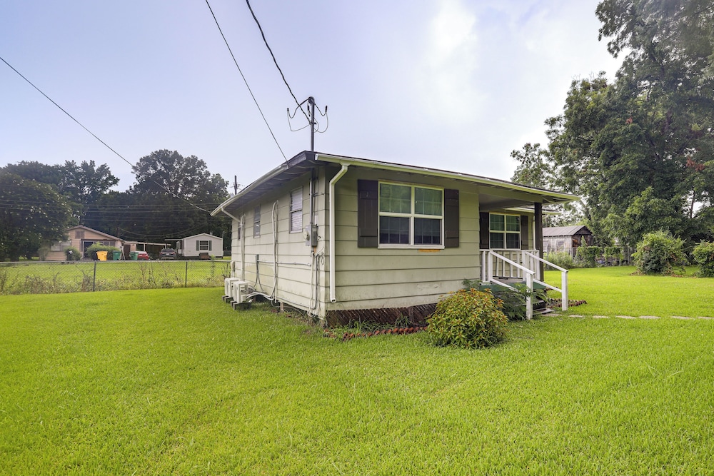 14 Mi to Downtown Baton Rouge: Plaquemine Retreat