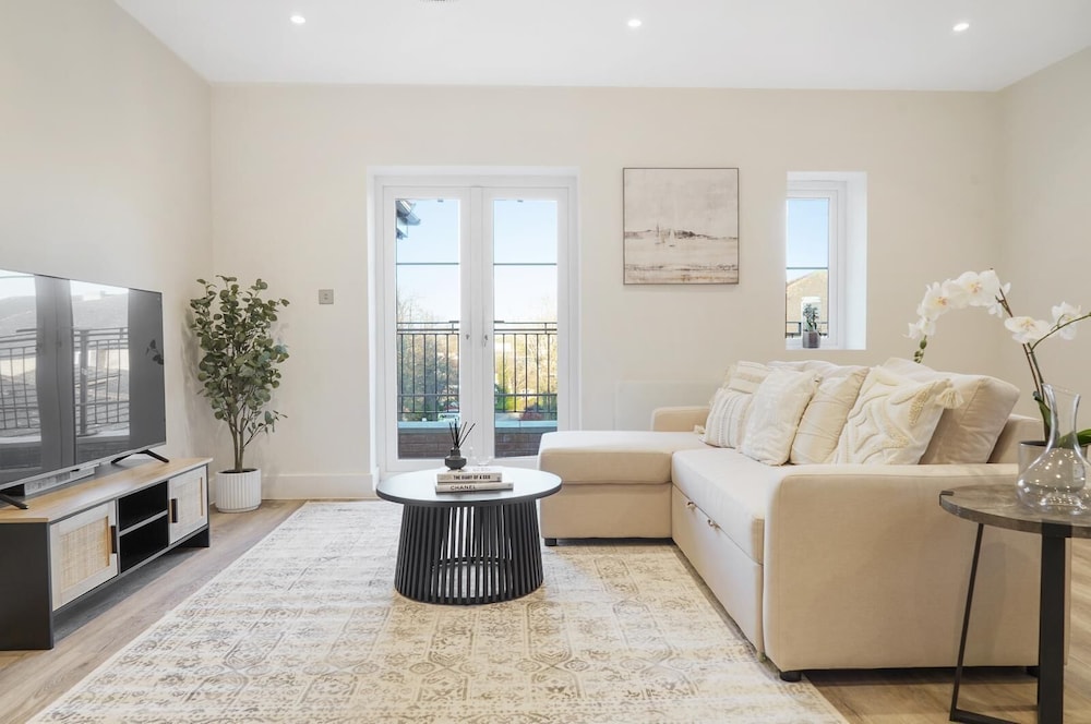 105B Beechwood Grove Flat