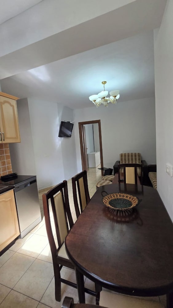 Tirent Apartment - Cozy Bedrooms Stay by Golem Beach.