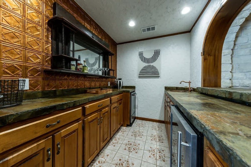 Spacious 90-acre Ranch Ideal for Families Reunions Events Sleeps 13 San Marcos River Access