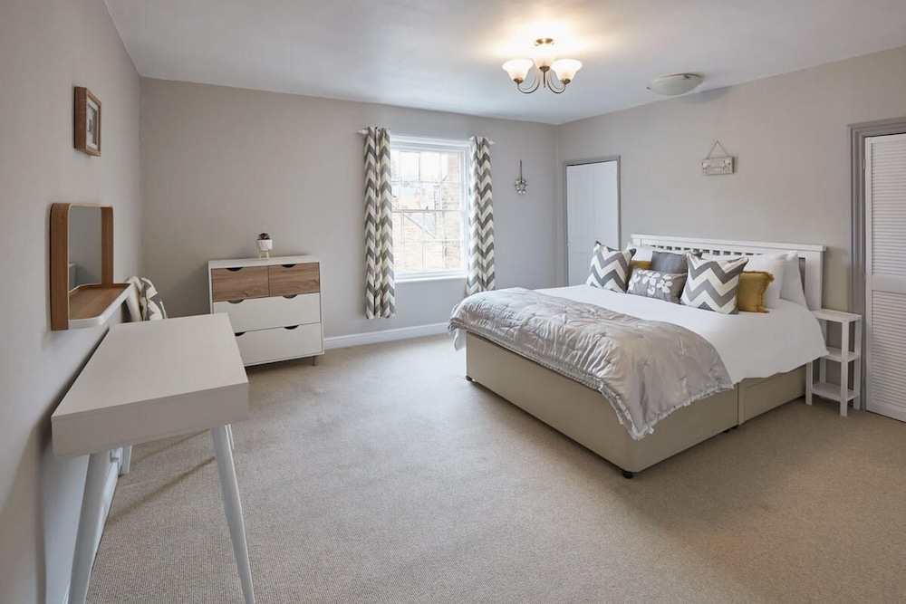 Host Stay Princess Place Townhouse